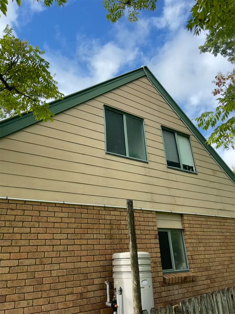 Brisbane House Washing - clean side facade