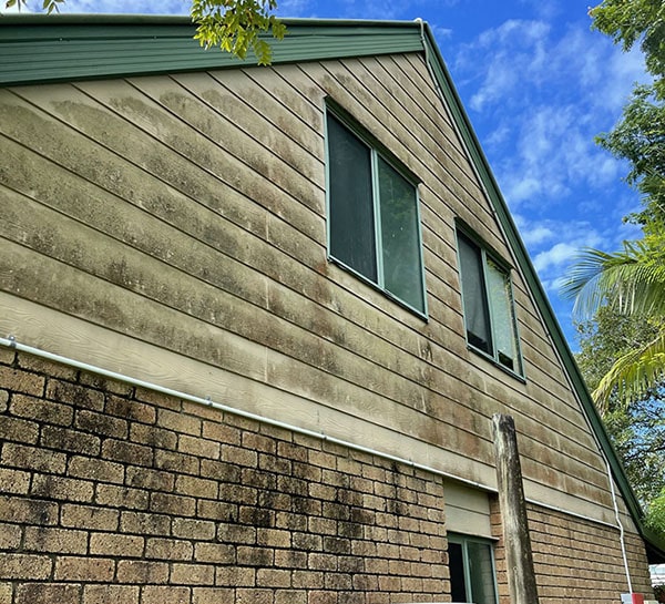 pressure cleaning sunshine coast - dirty wall