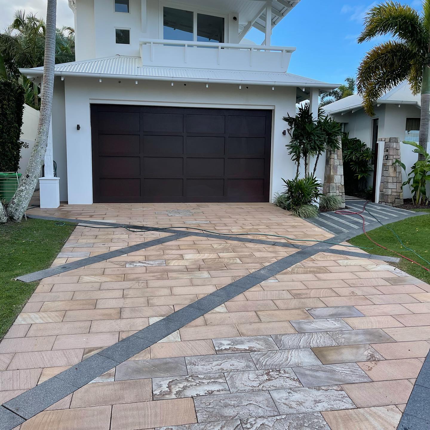 Driveway Cleaning Sunshine Coast- dirty drivewa