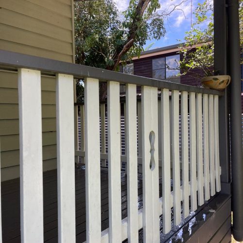 pressure cleaning Brisbane - clean timber fence with pressure washing