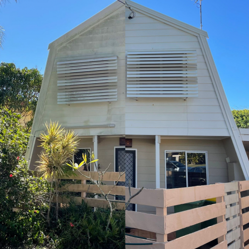 Pressure Cleaning Brisbane - before and after of pressure washed home